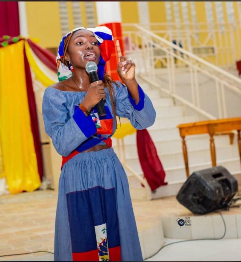 La jeune talentueuse Siméus Verteline illumine la scène poétique chrétienne à Port-de-Paix.